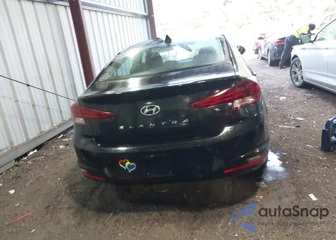 2020 Hyundai Elantra Value Edition z USA, uszkodzony, nr VIN 5NPD84LFXLH520585
